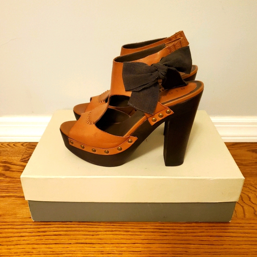 Hinge Platform Sandals With Bow Detail Sz 8